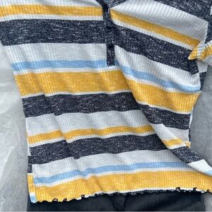 3X (but most likely fits a size 14/16) Striped Short Sleeve Top LIKE NEW